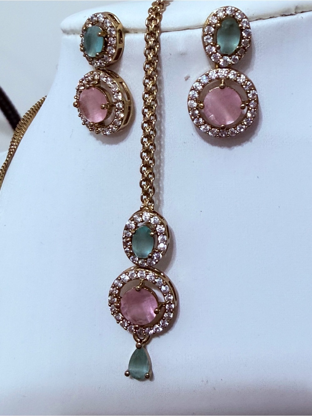 Gold-tone Pink and Mint Oval Crystal Necklace & Earring Set with Monalisa Stone - Picture 5 of 6